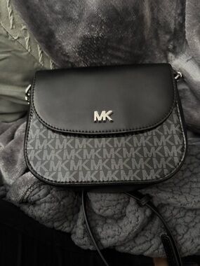 Michael Kors black patent leather shoulder bag